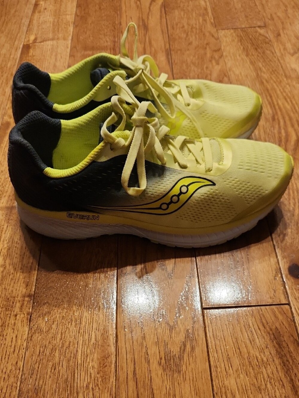 Saucony Women Yellow and Black Athletic Sneakers Size 9